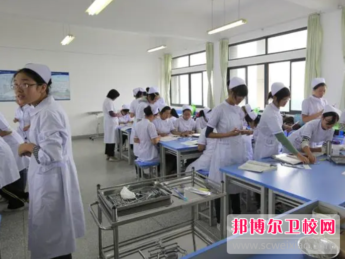 重庆2023年女孩上卫校学什么好