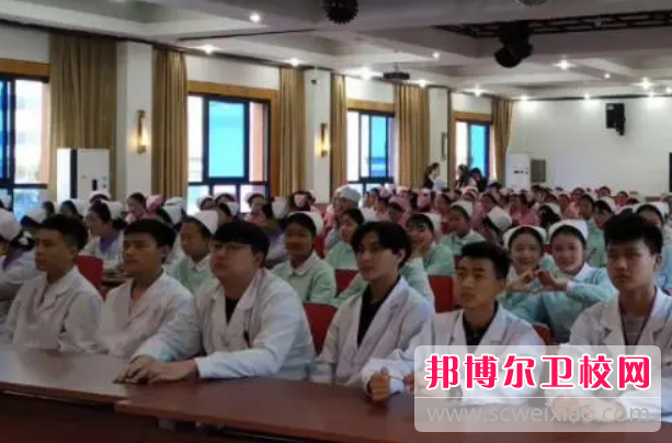 2023年重庆初中生可以读什么护理学校