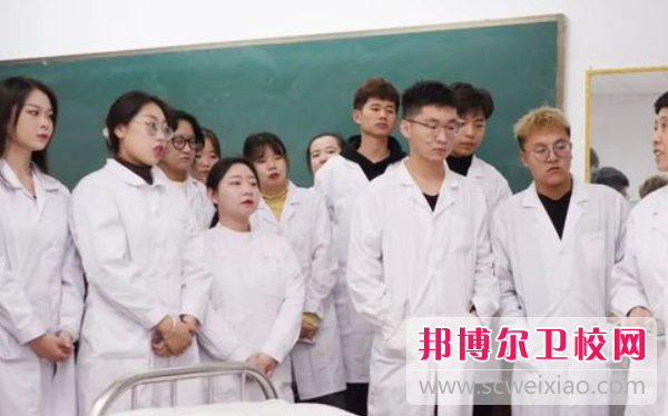 2023年重庆护理学校有哪些专业适合男生