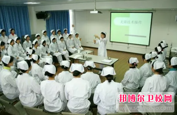 2023年重庆女生初中毕业上护理学校