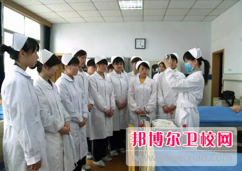 2023年重庆读什么护理学校有前途