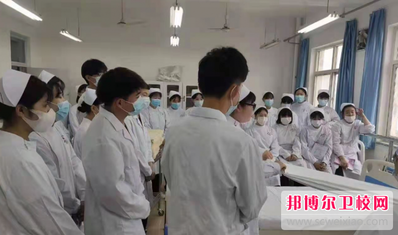 贵州2023年男生可不可以读护理学校