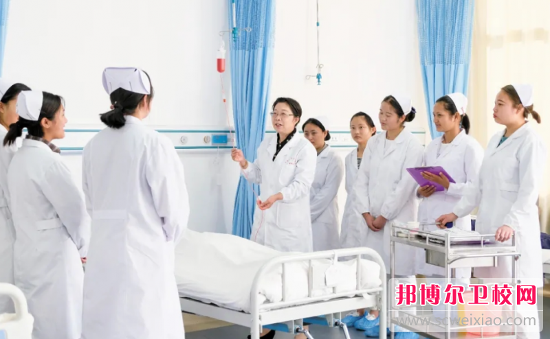 贵州2023年女生在护理学校学什么好