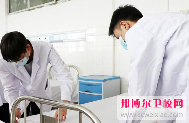云南2023年男生可不可以读护理学校