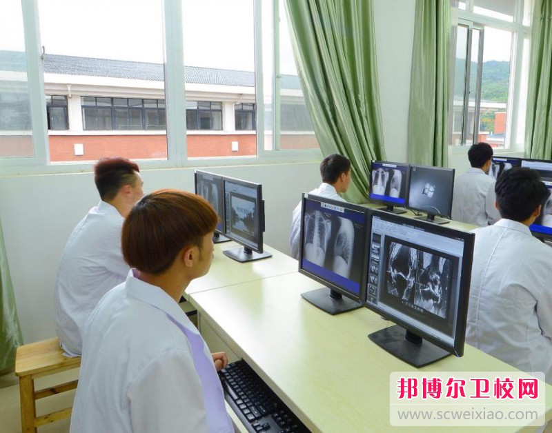 江苏2024年读护理学校一年要多少钱